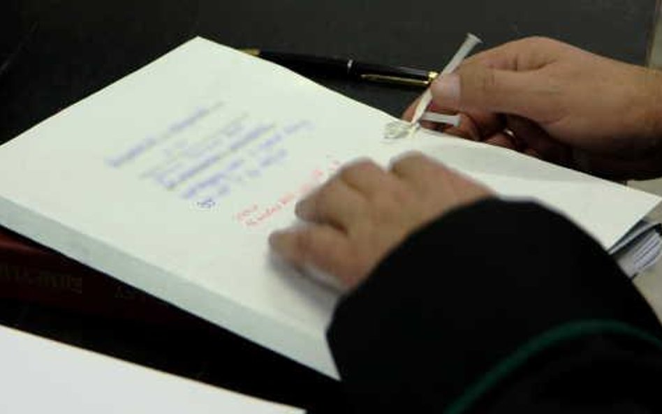 Pozew trzeba skierować przeciw wspólnikom