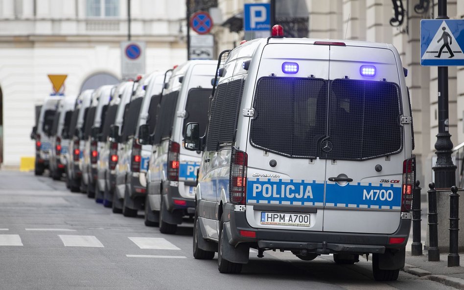 Policja jeszcze nie wie, jak ma działać w Sylwestra. „Przede wszystkim liczymy na samodyscyplinę Polaków”