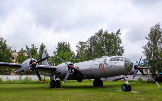 Radziecki bombowiec strategiczny Tupolew Tu-4 w Centralnym Muzeum Sił Powietrznych Federacji Rosyjsk