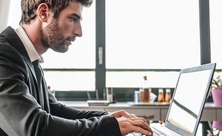 Informacje podsumowujące mogą być składane wyłącznie za pośrednictwem środków komunikacji elektronic