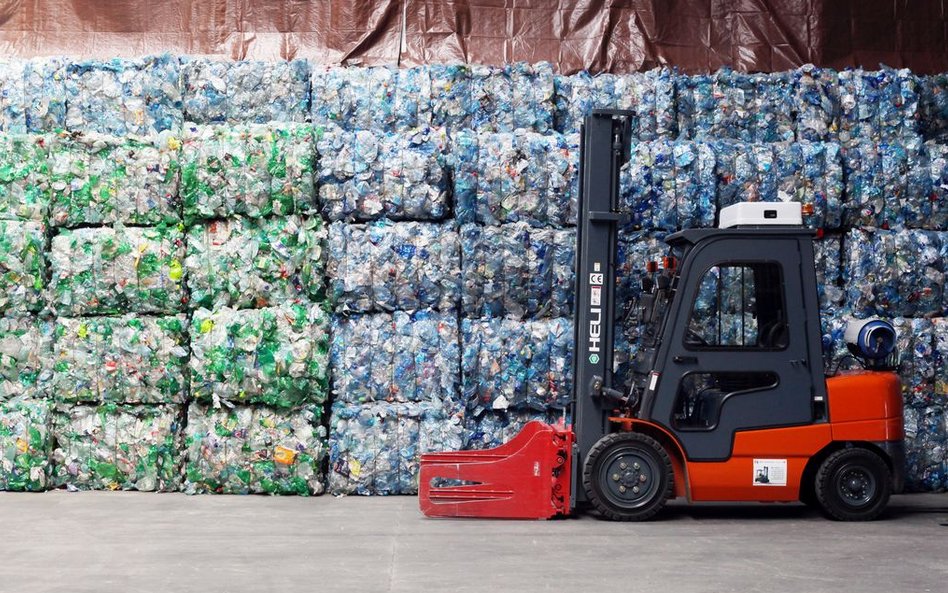 Nowoczesna technika pomaga uporać się z tonami odpadów