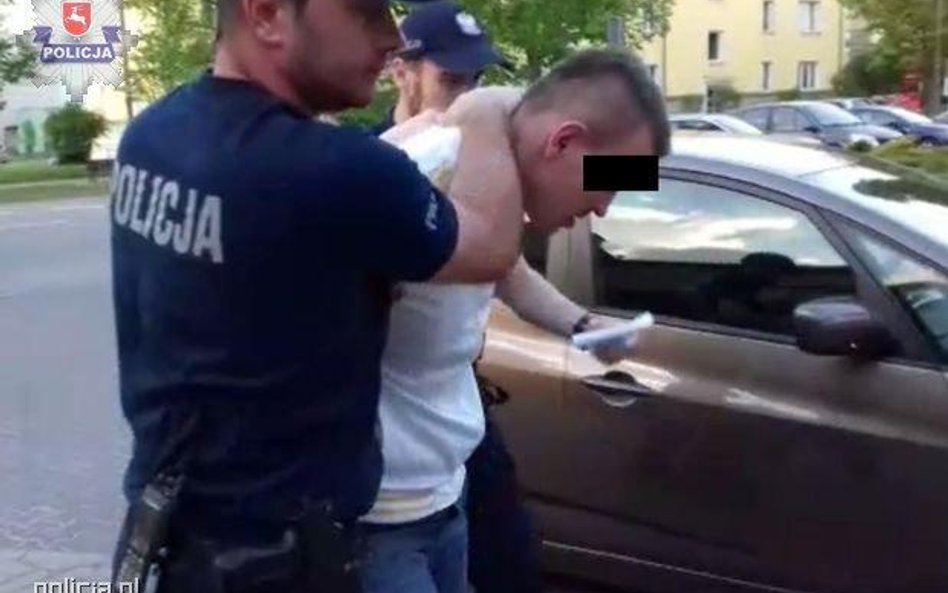 Kilka godzin po wypadku policjanci zatrzymali mężczyznę, który potrącił kobietę z dwójką dzieci