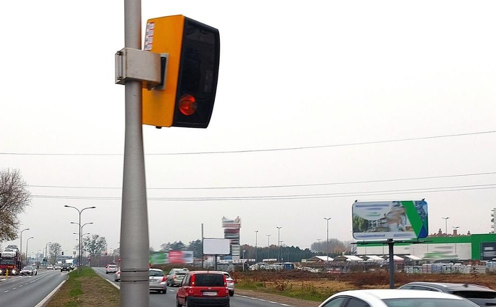 Na drogach pojawią się nowe fotoradary, odcinkowe pomiary prędkości i system RedLight