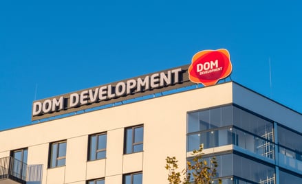 Dom Development prze jak lodołamacz