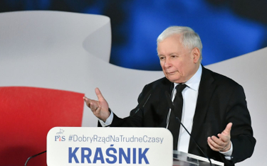Jarosław Kaczyński podczas spotkania z sympatykami PiS w Centrum Kultury i Promocji w Kraśniku