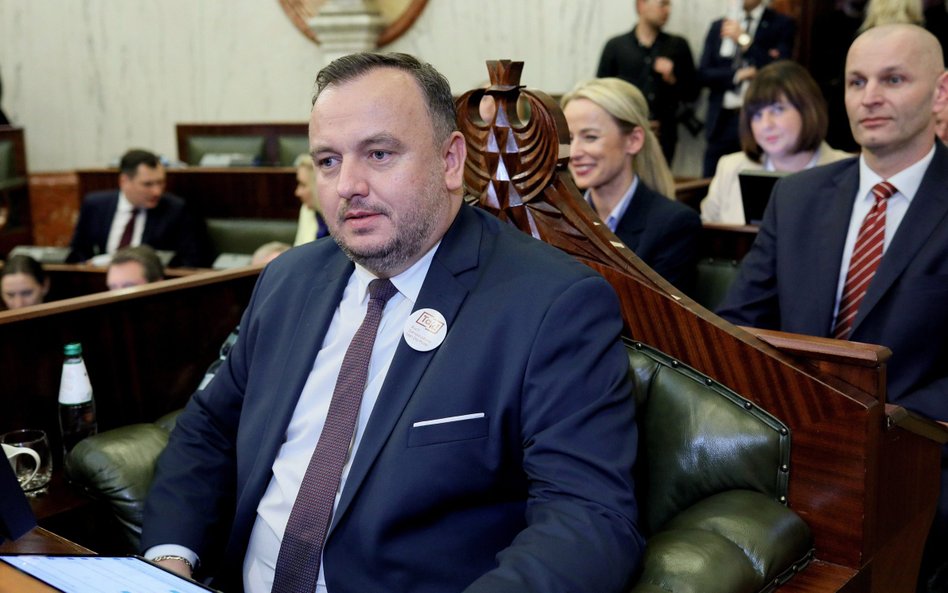 Jakub Chełstowski, marszałek województwa śląskiego i szef okręgu PiS na Śląsku, opuścił partię wraz 