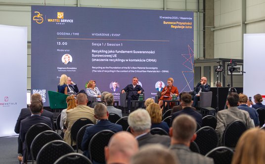 Otwarciu zakładu towarzyszyły dwa panele dyskusyjne.