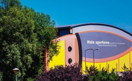 Coraz częściej szkołom towarzyszą nowoczesne obiekty sportowe