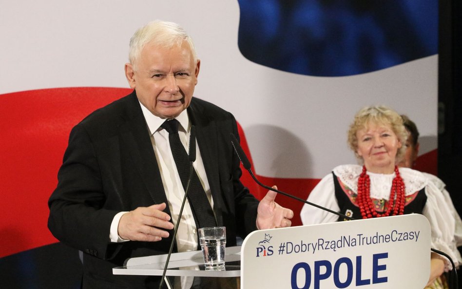 Kaczyński tłumaczył sens reparacji. Poskarżył się na wyrzucanie polskich europosłów z niemieckich pociągów