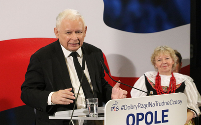 Kaczyński tłumaczył sens reparacji. Poskarżył się na wyrzucanie polskich europosłów z niemieckich pociągów