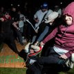 1 maja. Starcie demonstrantów na kampusie University of California Los Angeles (UCLA)