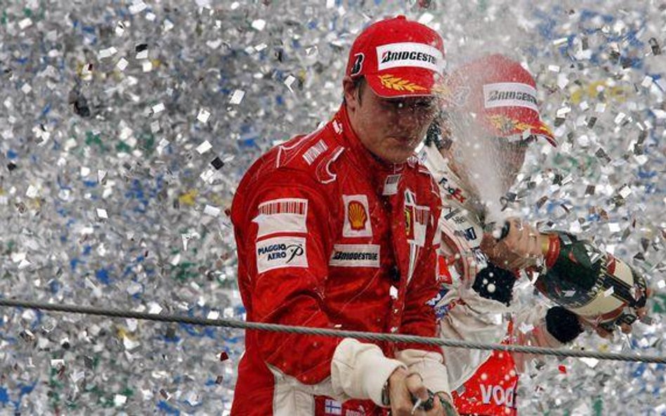 Kimi Raikkonen (z lewej) i Fernando Alonso