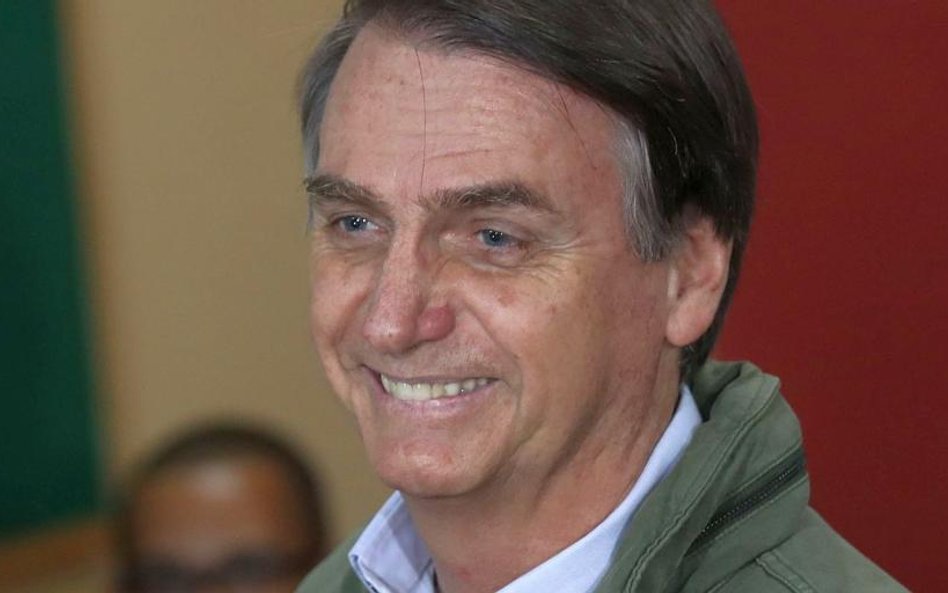 Tryumfujący Jair Bolsonaro