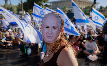 Demonstracja izraelskiej opozycji blokującej wejście do Knesetu w Jerozolimie