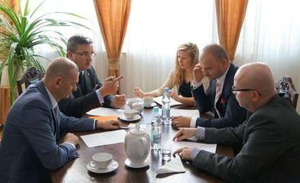 Podczas spotkania z przedstawicielami Naczelnej Rady Adwokackiej reprezentanci PGP i InPost wysłucha