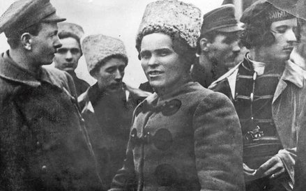 Anarchistyczny przywódca Nestor Machno w otoczeniu swoich żołnierzy.