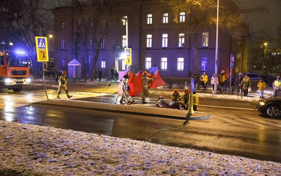 Tragiczny bilans wypadków może się jeszcze powiększyć. Tym bardziej że miasta oszczędzają na oświetl