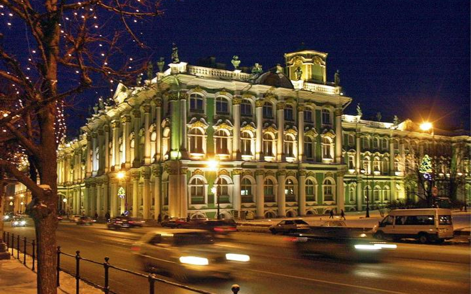 Główny budynek sławnego petersburskiego Państwowego Muzeum Ermitażu