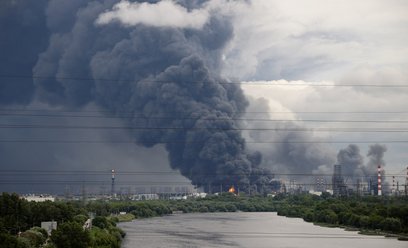 Rosyjska obrona zawiodła. Wybuchł pożar, a Moskwa została bez paliwa