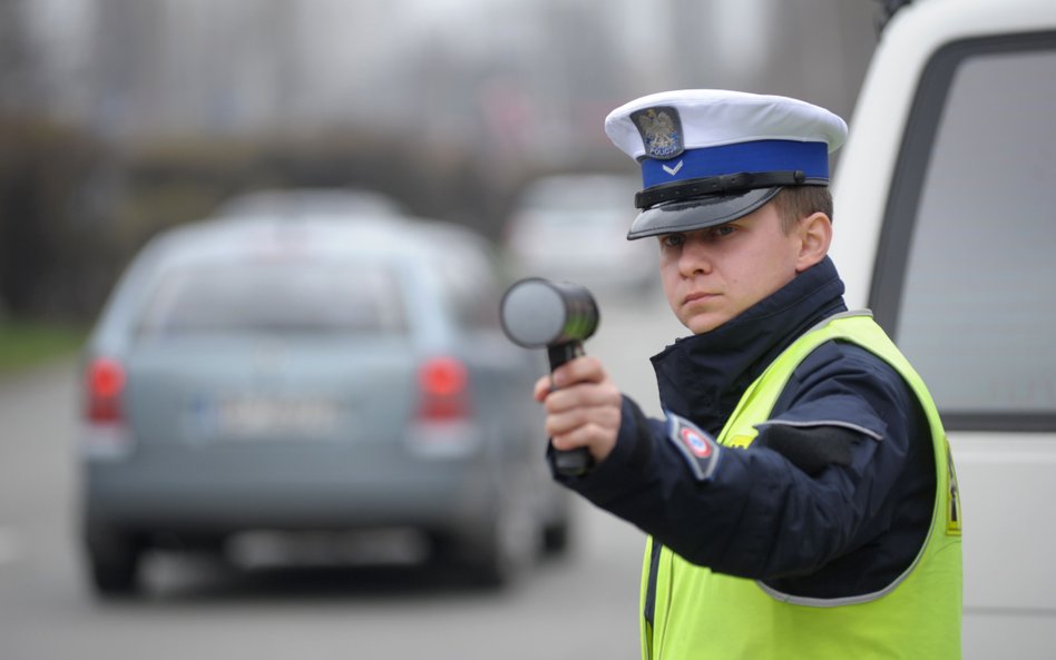 Kierowcy tracą prawo jazdy za prędkość i mają problem z jego odzyskaniem