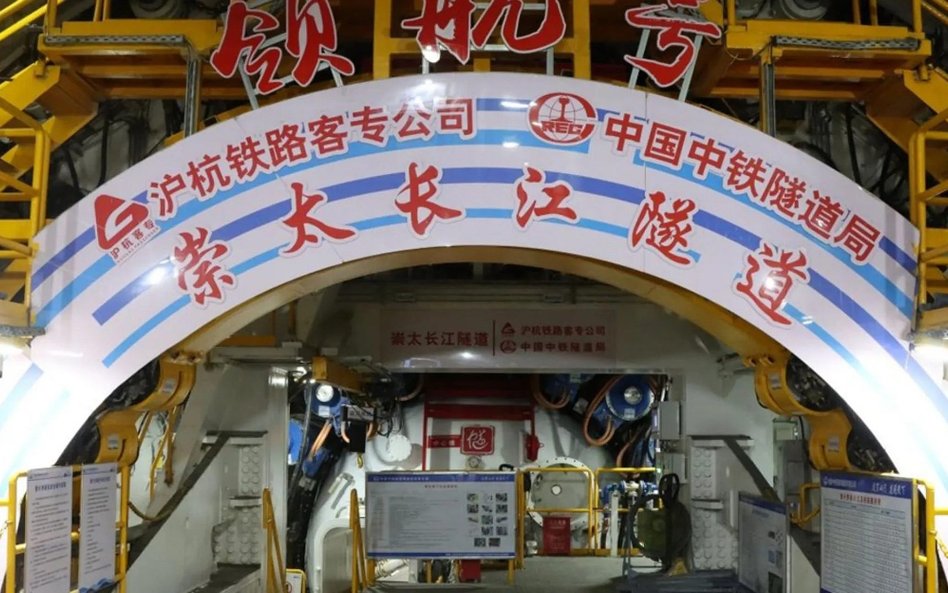 Chińską TBM (Tunnel Boring Machine), która wydrążyła 10 km tunel nazwano Linghang
