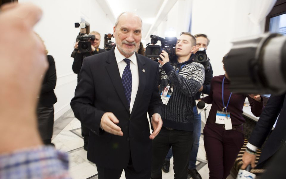 Nowy szef MON Antoni Macierewicz