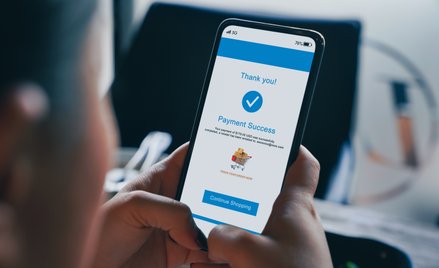 Liczba mobilnych internautów stale wzrasta. Jednocześnie aż 70 proc. kupujących rezygnuje z dokończe