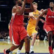 Chris Paul (z piłką) w sparingu z LA Lakers zdobył 17 punktów, miał dziewięć asyst i siedem zbiórek.