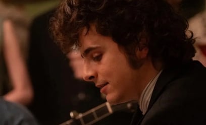 Timothée Chalamet jako Bob Dylan