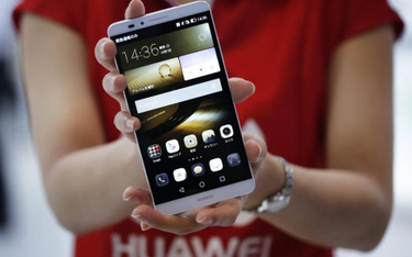 Huawei surowo karze za korzystanie z iPhone`a
