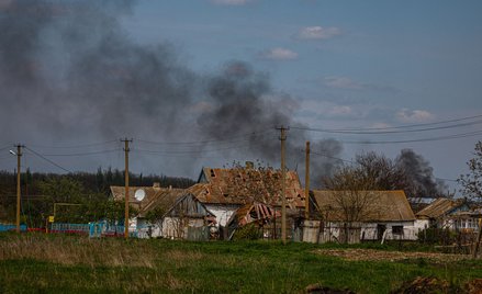Ostrzelana wieś. Zdjęcie ilustracyjne
