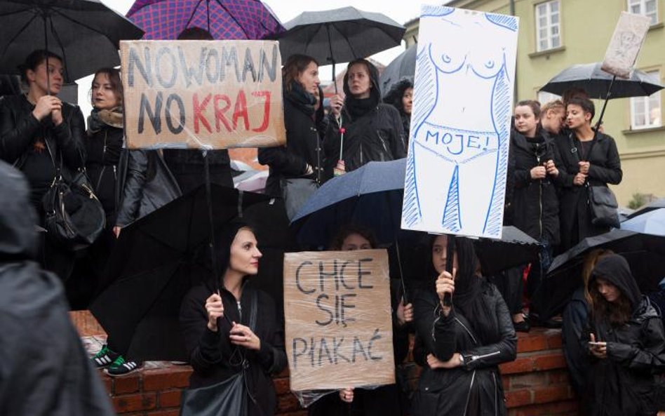 Kobiety, które odważą się upublicznić przemoc seksualną, rzadko otrzymują wsparcie. Na zdjęciu: Czar