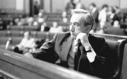 Tadeusz Mazowiecki, pierwszy niekomunistyczny premier (na zdjęciu w Sejmie, 1990 r.)