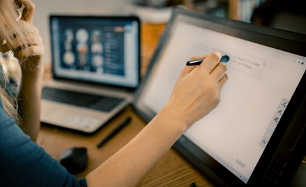 Polska szkoła wobec sztucznej inteligencji. Między lękiem a szansą cywilizacyjną