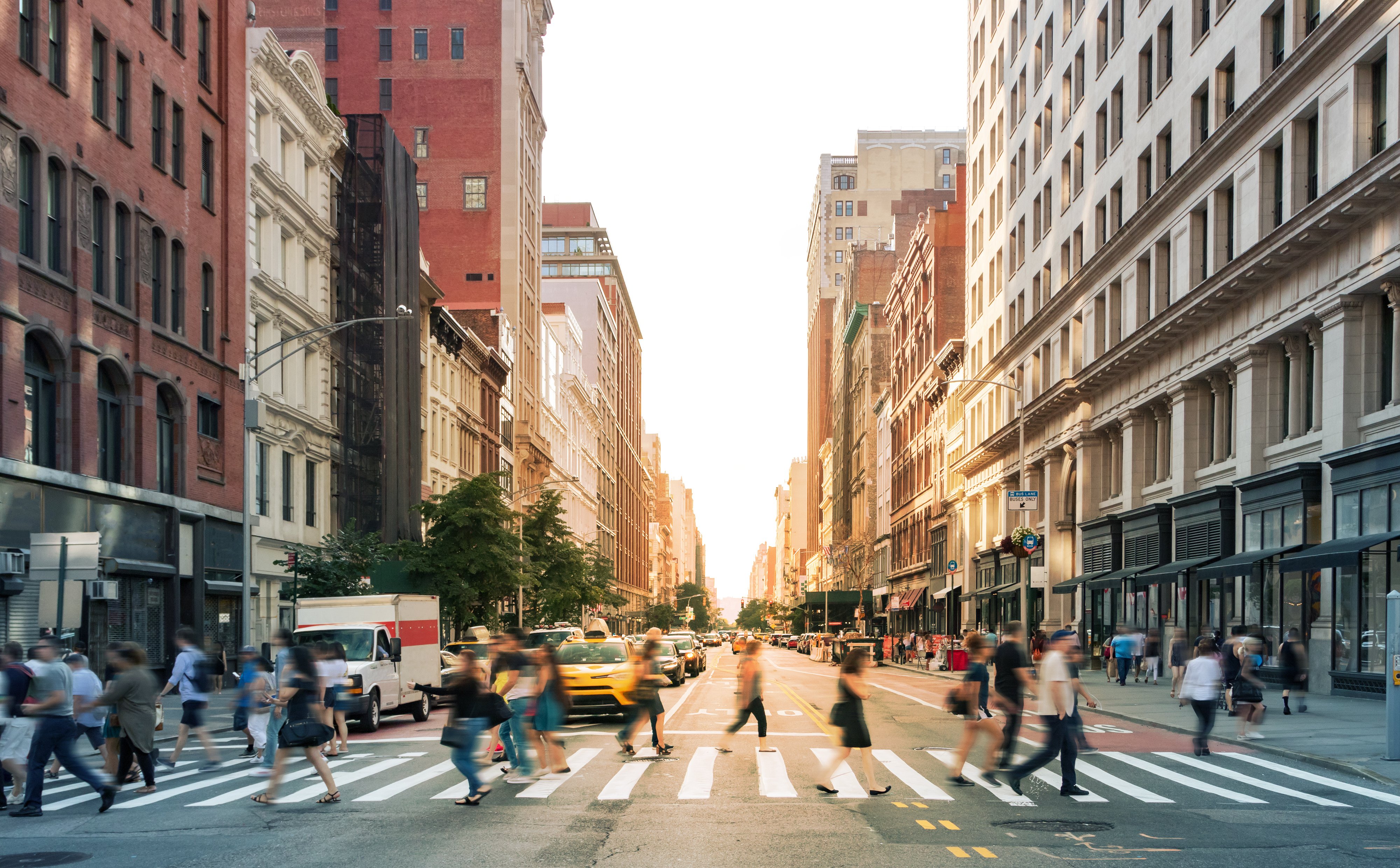 Amerykanie zaczęli mniej wydawać i więcej oszczędzać