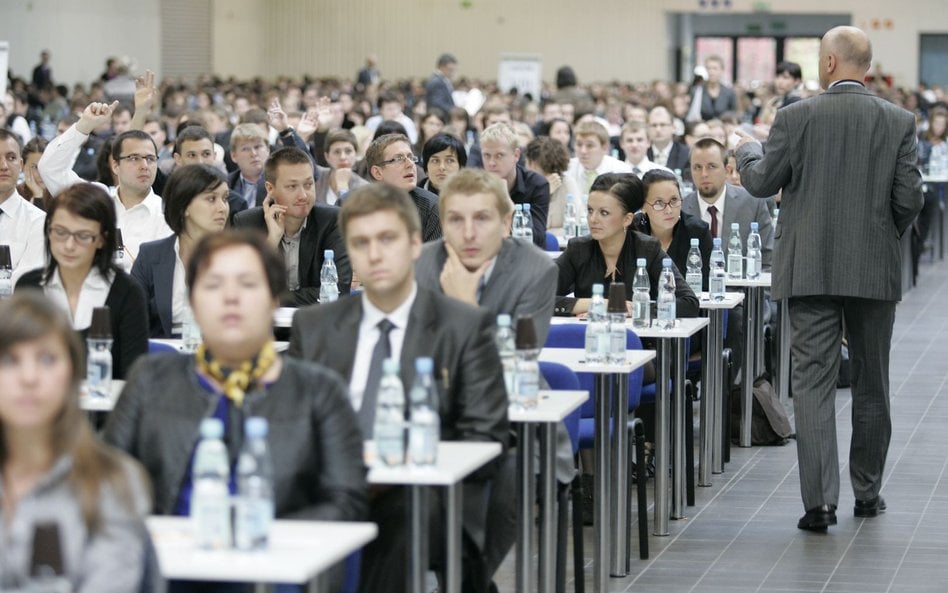 Egzaminy wstępne na aplikacje prawnicze już 25 września. Chętnych jest więcej niż rok temu