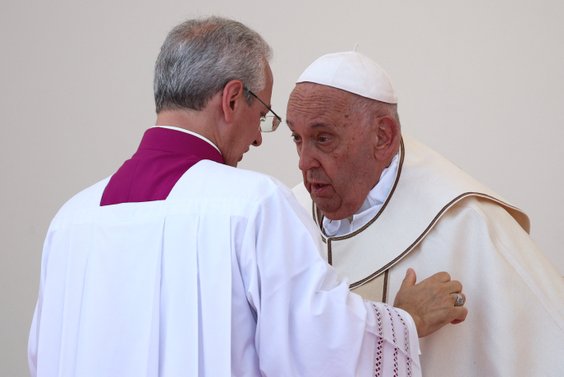 Papież Franciszek w czasie mszy w Dili