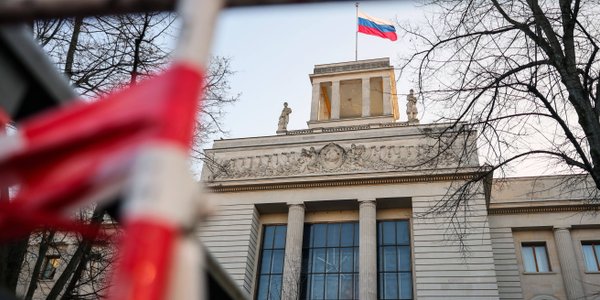 Rosyjski ambasador wezwany do MSZ Niemiec. Powodem ataki i groźby wobec ambasad