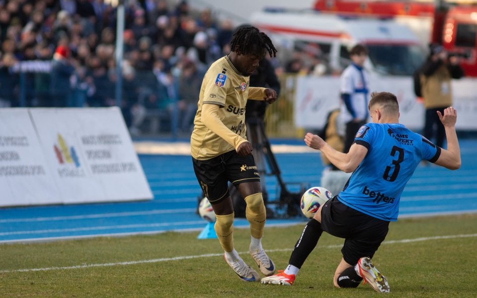 Yvan Ikia Dimi (po lewej) zapewnił Górnikowi awans do finału