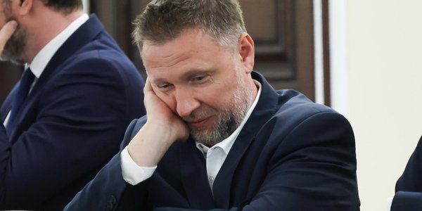 Kierwiński pod ostrzałem — ataki na ministra mają pochodzić z wnętrza KO