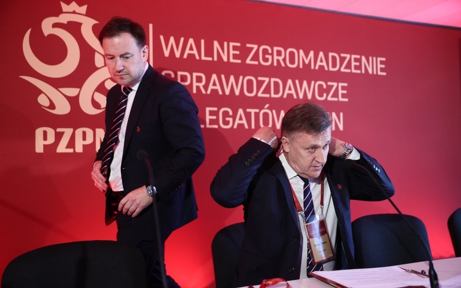 Prezes Polskiego Związku Piłki Nożnej Cezary Kulesza (P) i sekretarz generalny PZPN Łukasz Wachowski