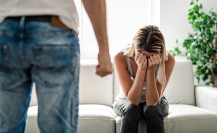 60 proc. z około 85 000 kobiet i dziewcząt zabitych umyślnie w 2023 roku padło ofiarą partnerów lub 