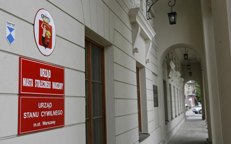 Ułatwienia w urzędach stanu cywilnego: dziecko rodzice zgłoszą przez internet