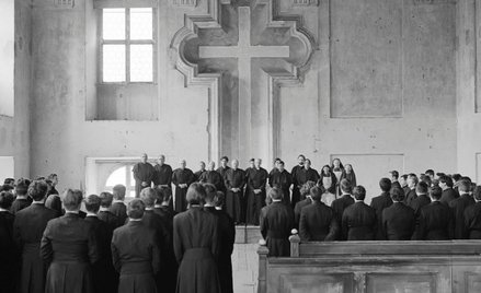 „Słudzy" Ivana Ostrochovsky'ego: piekło dla idealistów