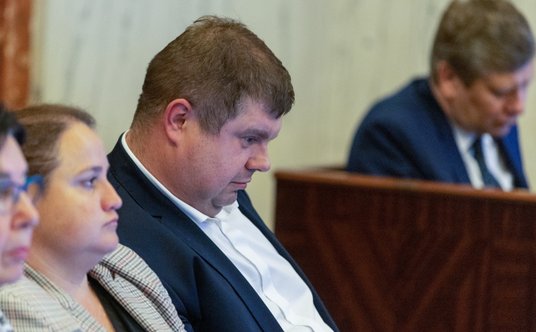 Radny Wojciech Kałuża podczas posiedzenia Sejmiku Województwa Śląskiego