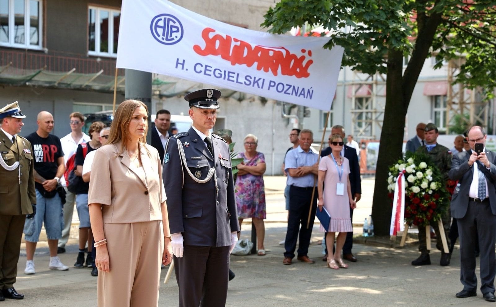 „Upał, chochliki”. Wiceminister obrony tłumaczy się ze zdjęcia zmienionego przez AI