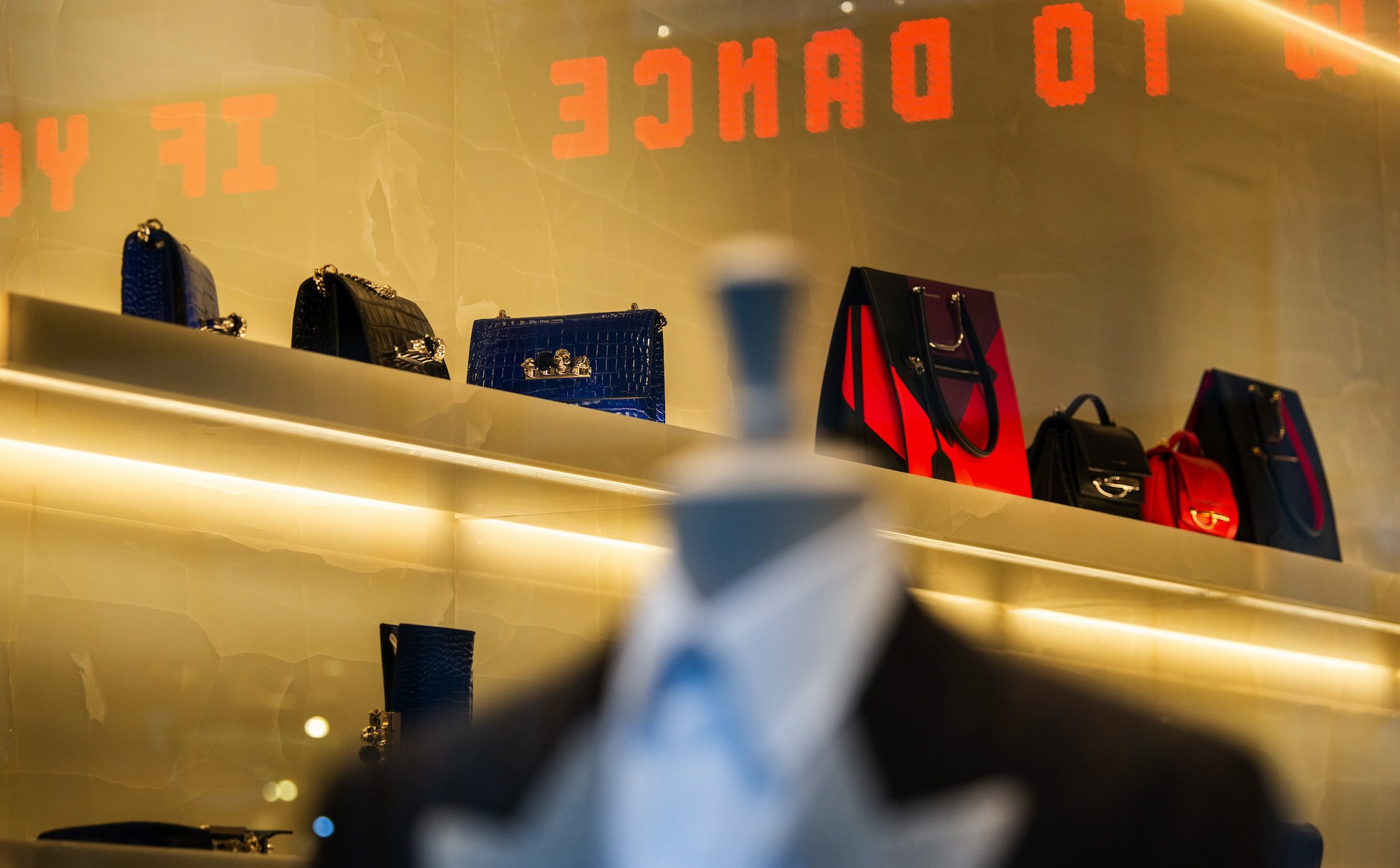 Ważą się losy słynnego brytyjskiego domu mody. Właściciel uciął spekulacje