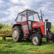 Rolnik z Gliwic zaorał około 200 metrów świeżo położonego asfaltu na ulicy Rybackiej