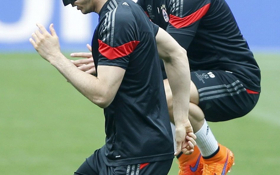 Robert Lewandowski i Mario Goetze podczas treningu na stadionie Camp Nou w Barcelonie.