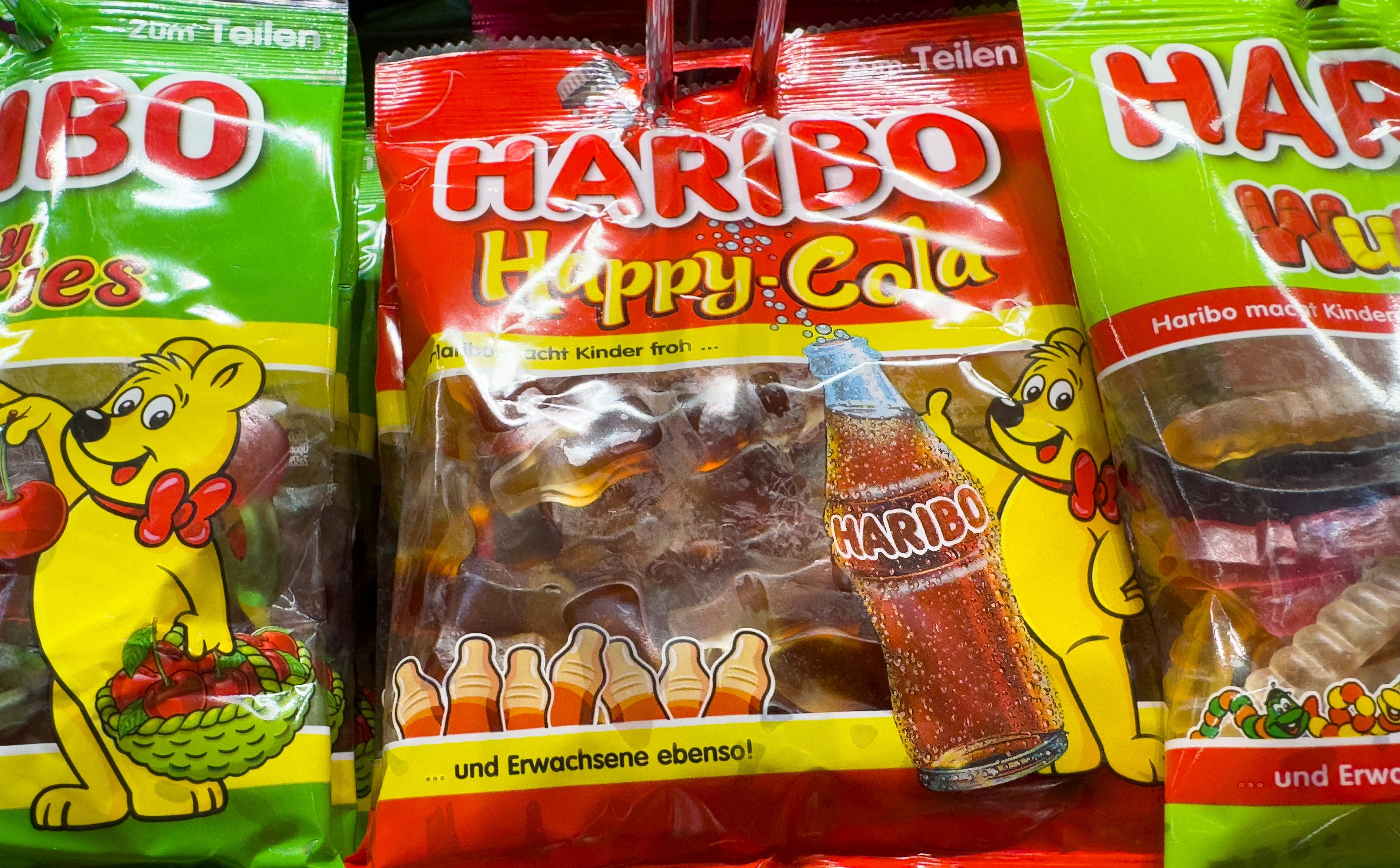 Haribo ostrzega i wycofuje żelki „Happy Cola”. Konopie w słodyczach